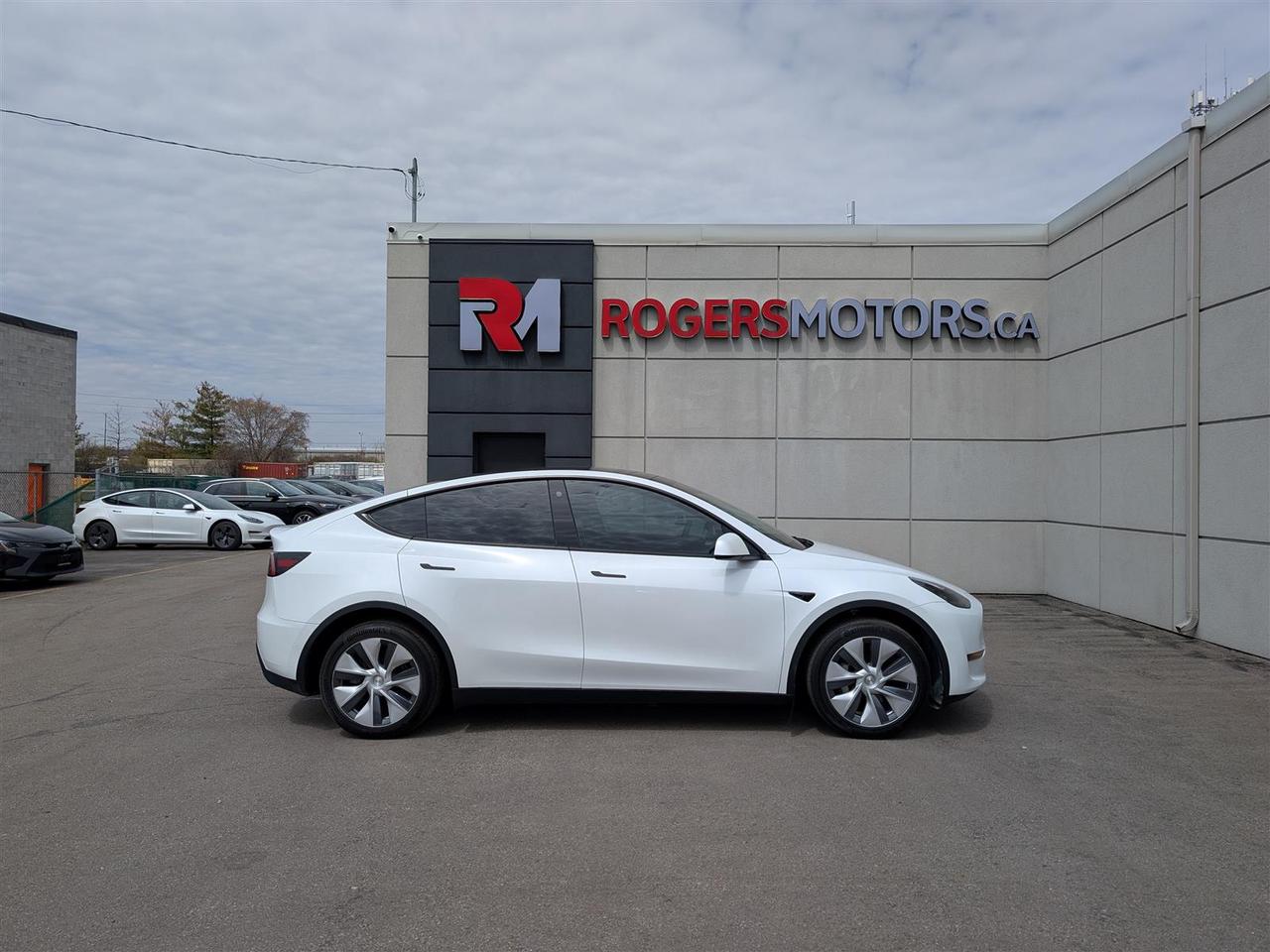 2022 Tesla Model Y LONG RANGE AWD - DUAL MOTOR Photo