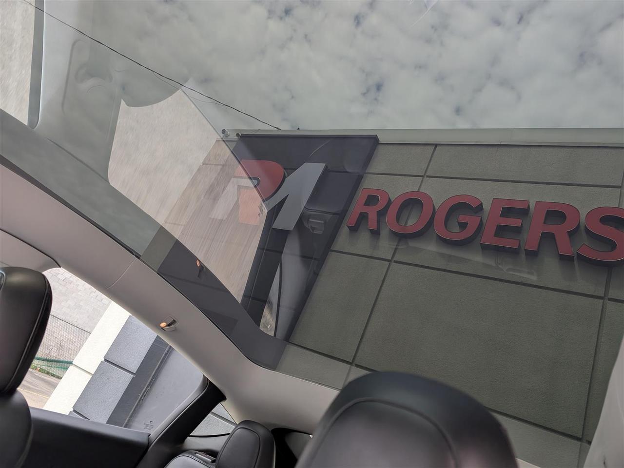 2022 Tesla Model Y LONG RANGE AWD - DUAL MOTOR Photo