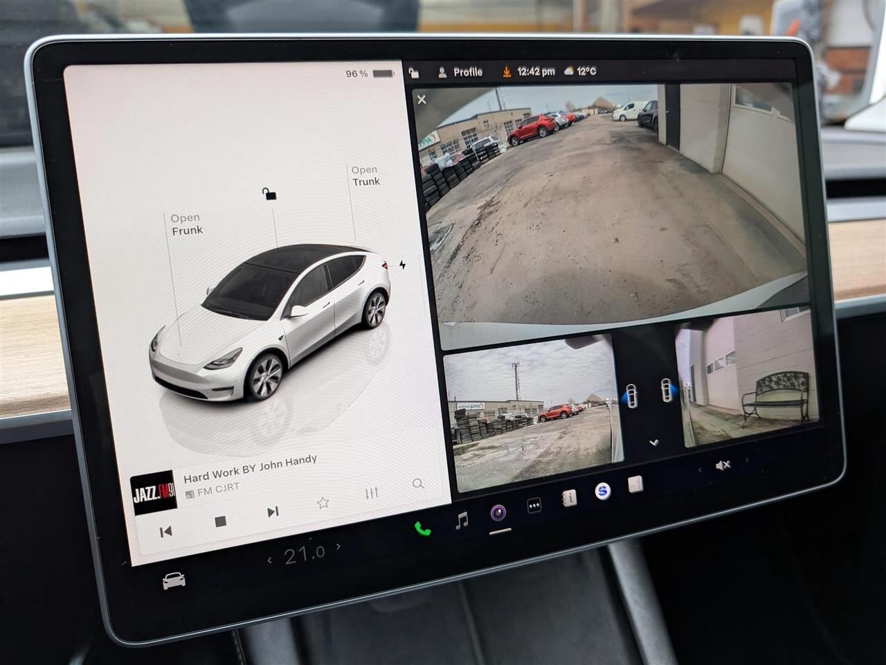 2022 Tesla Model Y LONG RANGE AWD - DUAL MOTOR Photo