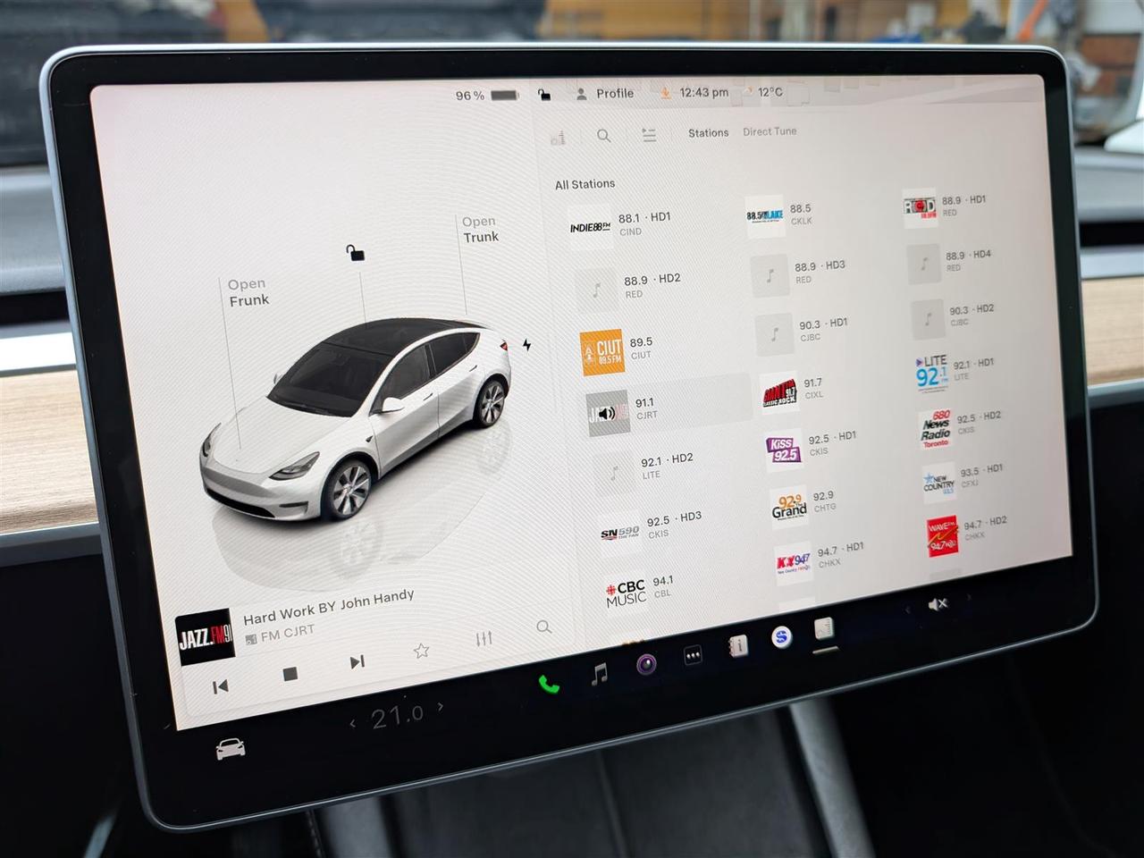 2022 Tesla Model Y LONG RANGE AWD - DUAL MOTOR Photo