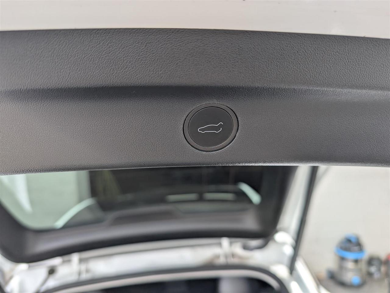 2022 Tesla Model Y LONG RANGE AWD - DUAL MOTOR Photo