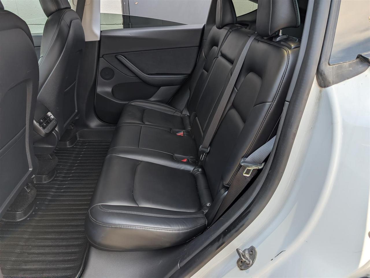 2020 Tesla Model Y LONG RANGE AWD - DUAL MOTOR Photo