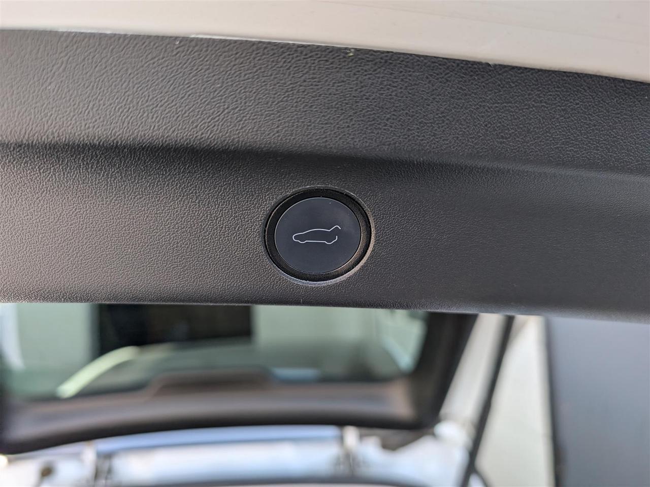 2020 Tesla Model Y LONG RANGE AWD - DUAL MOTOR Photo