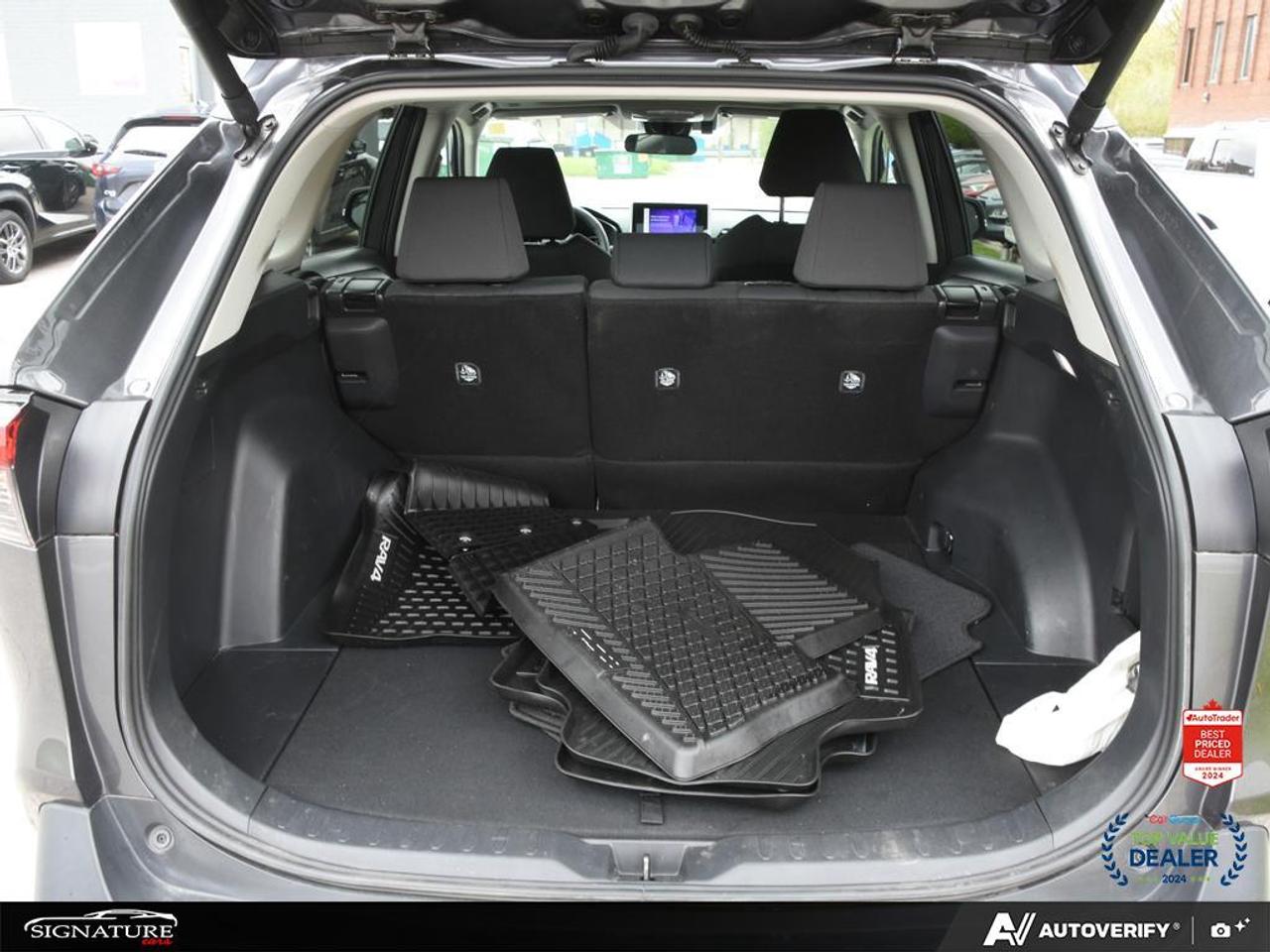 2024 Toyota RAV4 XLE AWD No Accident Sunroof Carplay BSM Photo
