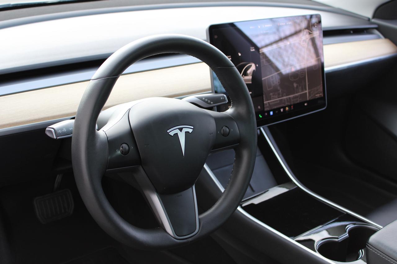 2020 Tesla Model 3 STANDARD RANGE PLUS Photo