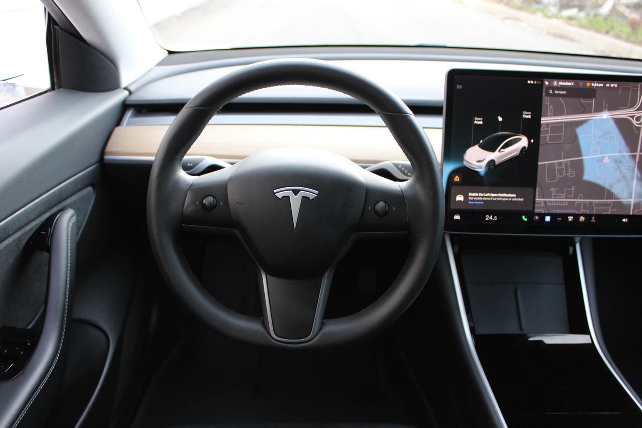 2020 Tesla Model 3 STANDARD RANGE PLUS Photo