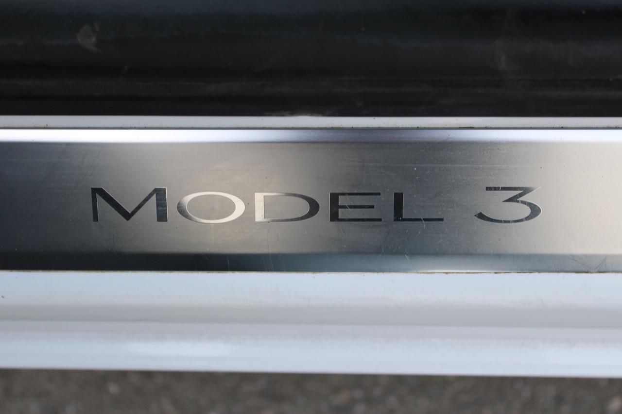 2020 Tesla Model 3 STANDARD RANGE PLUS Photo