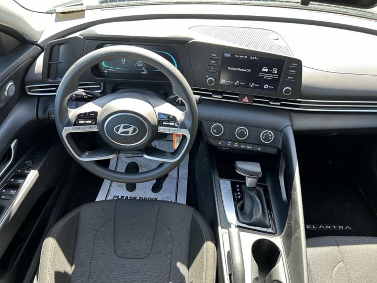 2025 Hyundai Elantra Essential | No Accidents Photo
