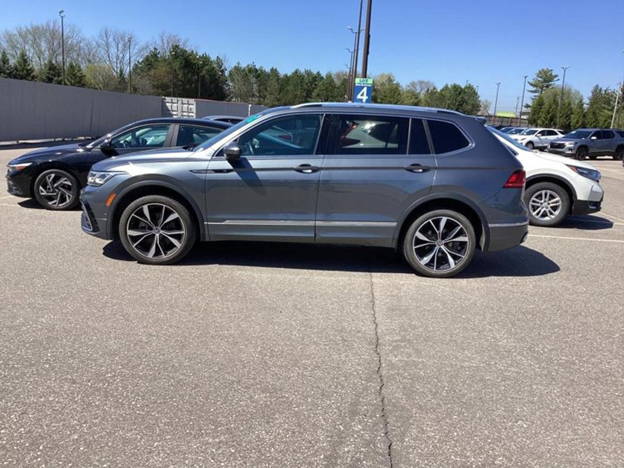 2022 Volkswagen Tiguan Highline R-Line 4WD | No Accidents | 360 Camera | Ventilated Seats Photo