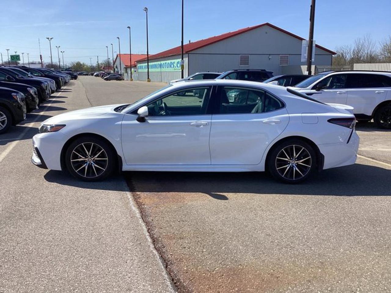 2024 Toyota Camry HYBRID SE Photo
