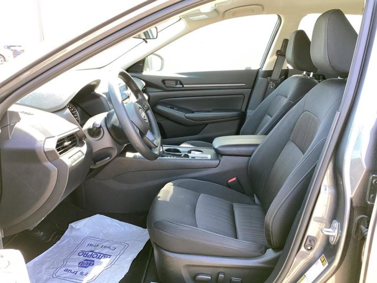 2025 Nissan Altima S AWD Photo2