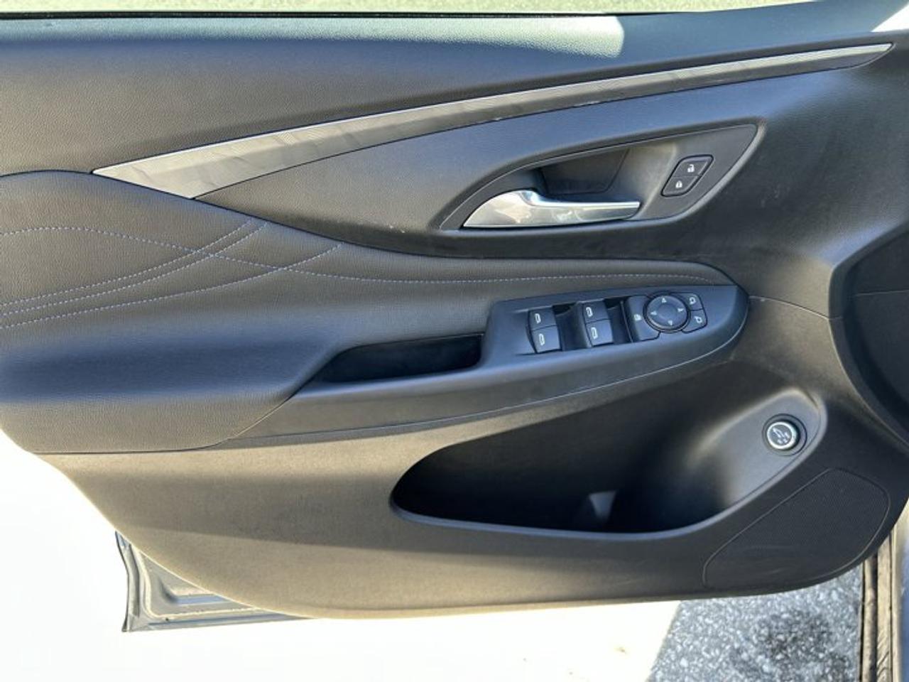 2025 Buick Envista Sport Touring FWD | No Accidents | Heated Steering | Leather Seats Photo