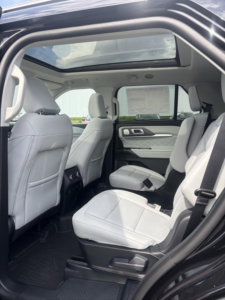 2026 Ford Explorer  Photo3