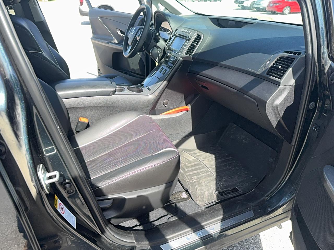 2016 Toyota Venza 4CYL AWD 6A Photo