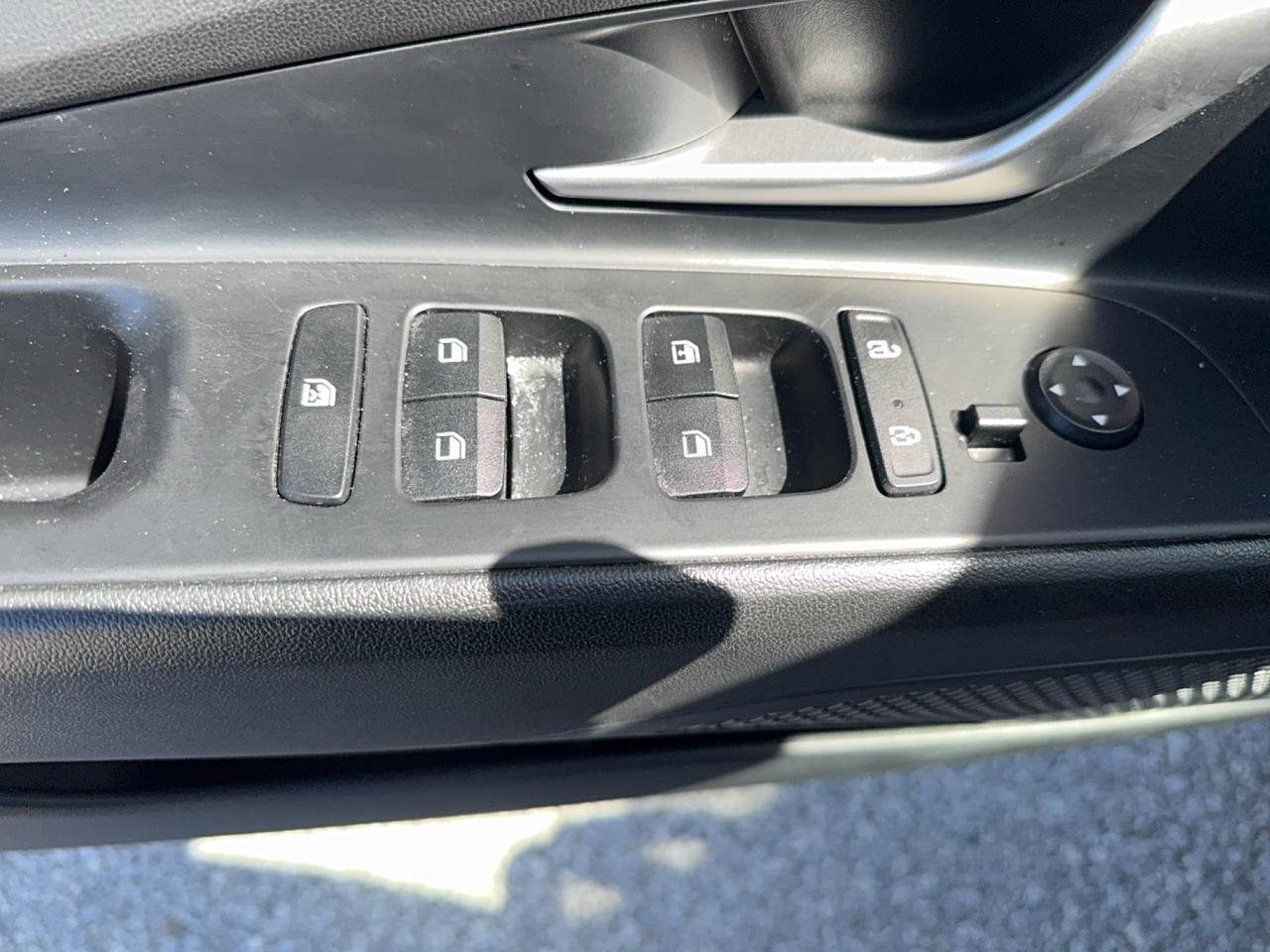 2022 Hyundai Elantra Essential IVT Photo