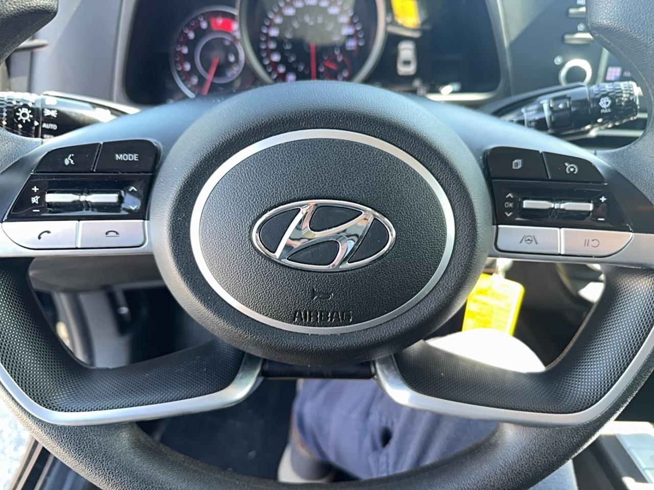 2022 Hyundai Elantra Essential IVT Photo