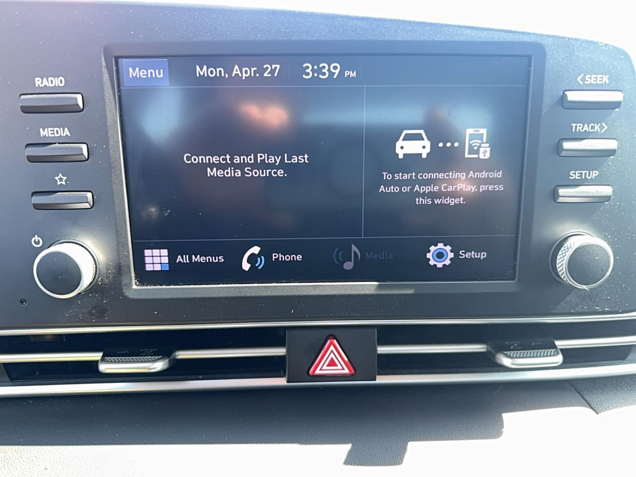 2022 Hyundai Elantra Essential IVT Photo