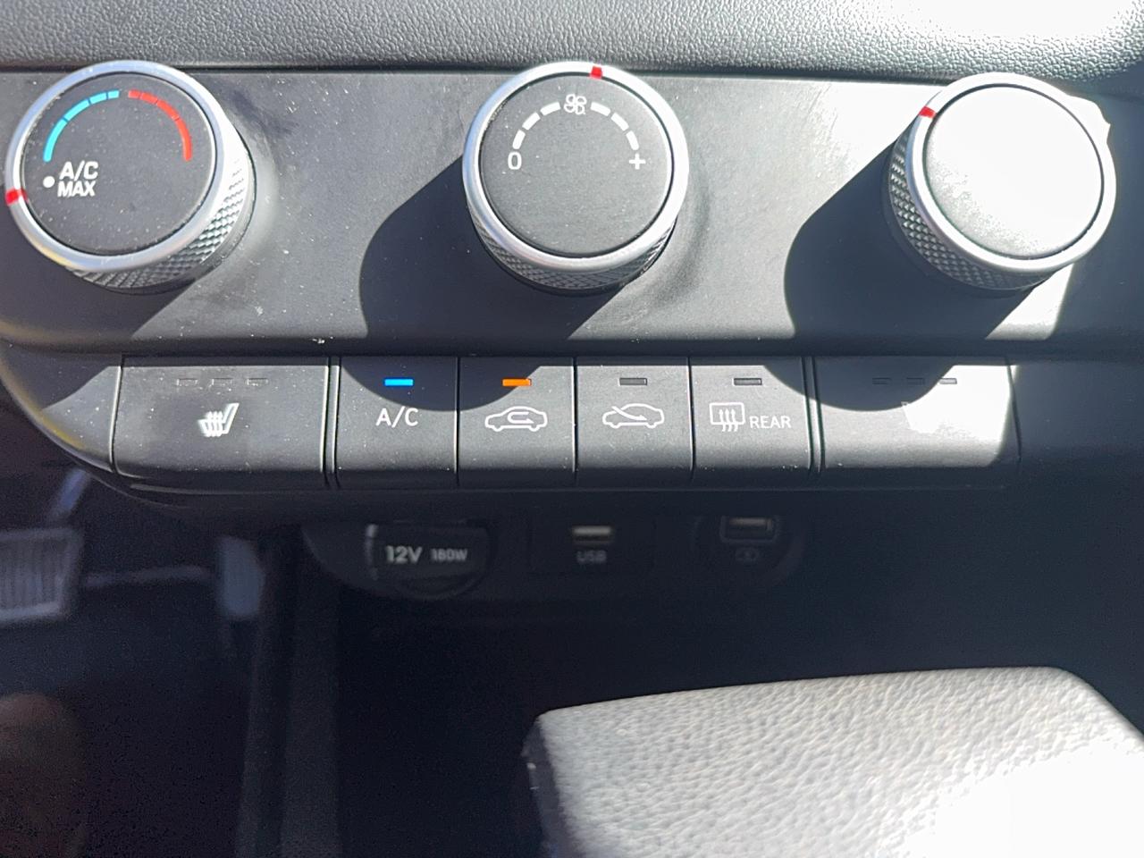 2022 Hyundai Elantra Essential IVT Photo