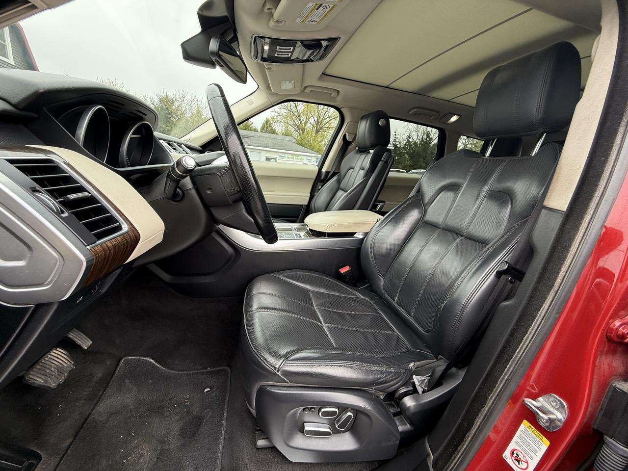 2014 Land Rover Range Rover Sport HSE Photo