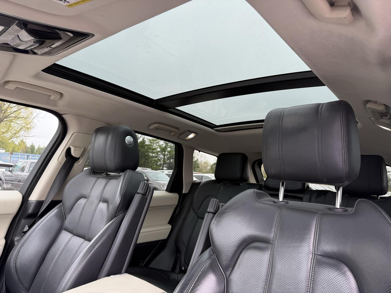 2014 Land Rover Range Rover Sport HSE Photo