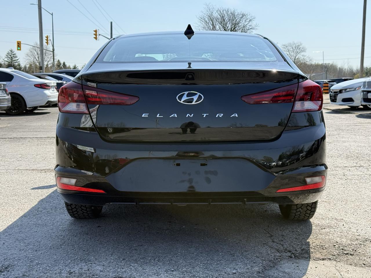 2020 Hyundai Elantra Preferred w/Sun & Safety Package Photo3