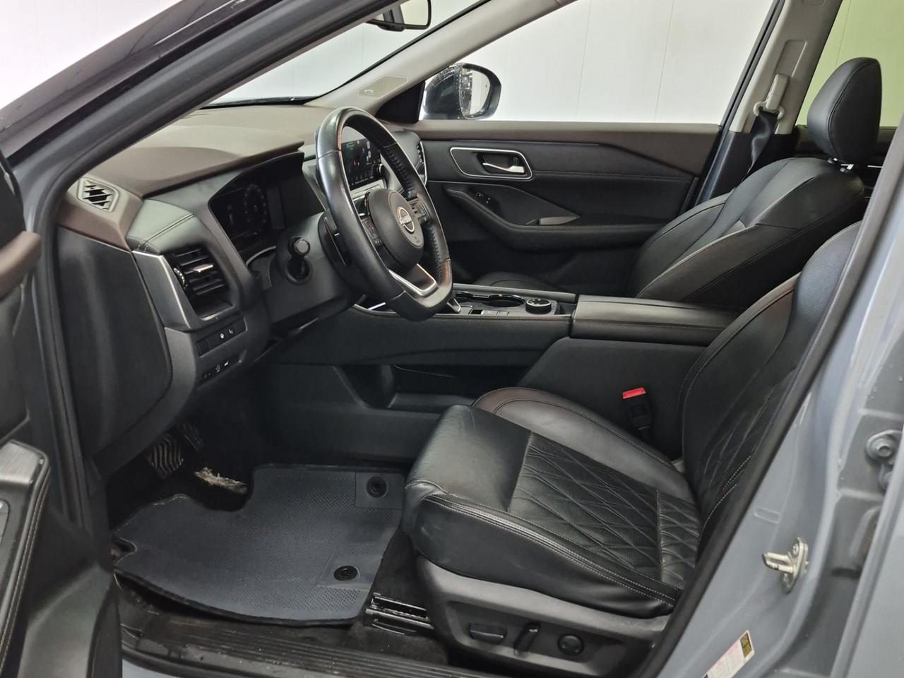 2023 Nissan Rogue Platinum Photo