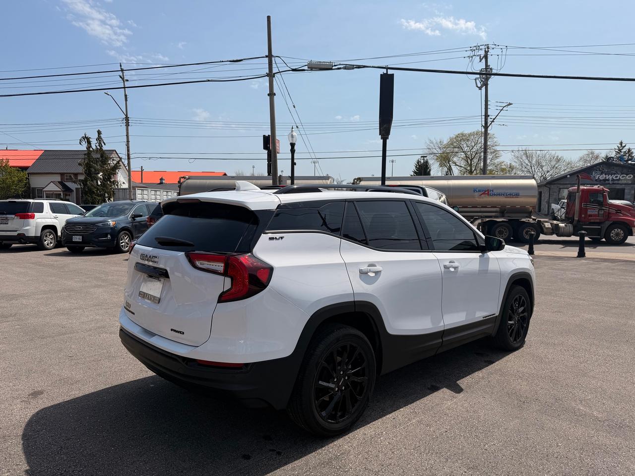 2024 GMC Terrain SLT Photo