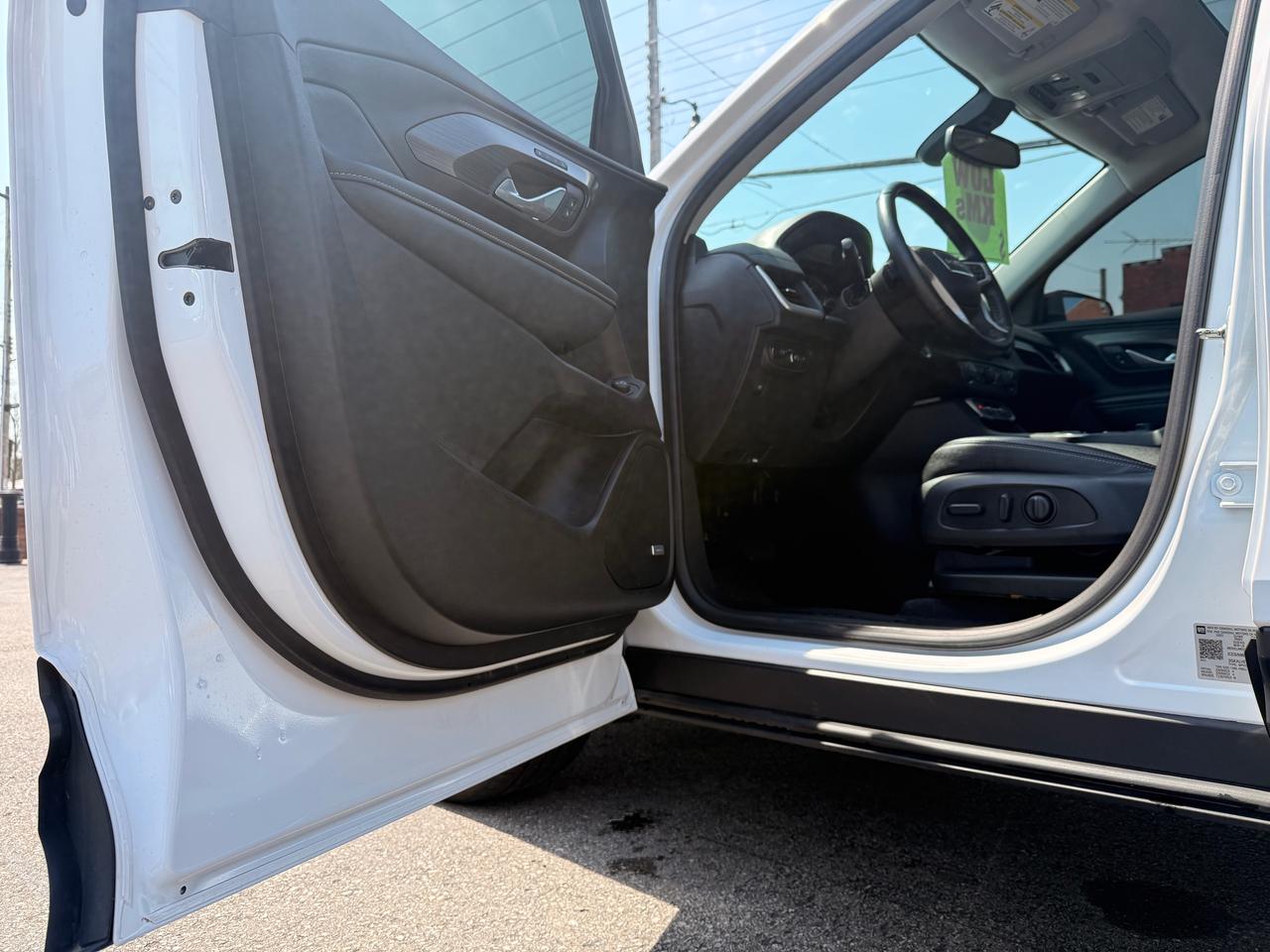 2024 GMC Terrain SLT Photo