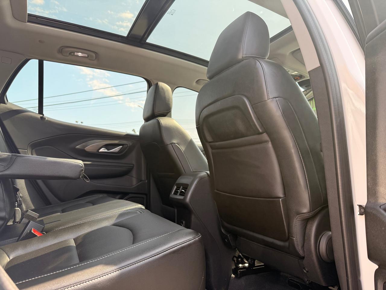 2024 GMC Terrain SLT Photo