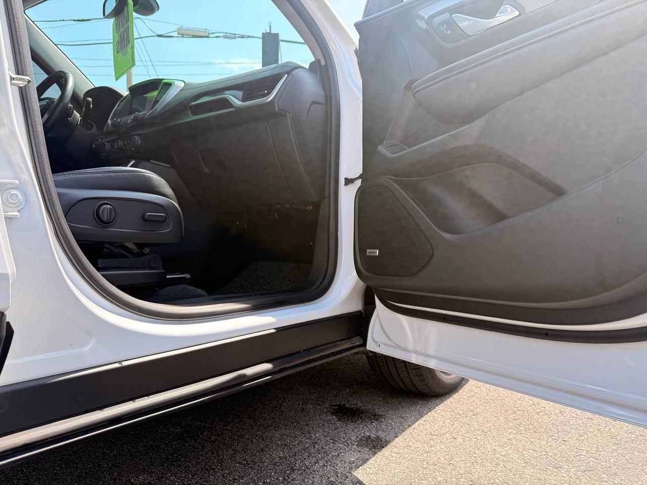 2024 GMC Terrain SLT Photo