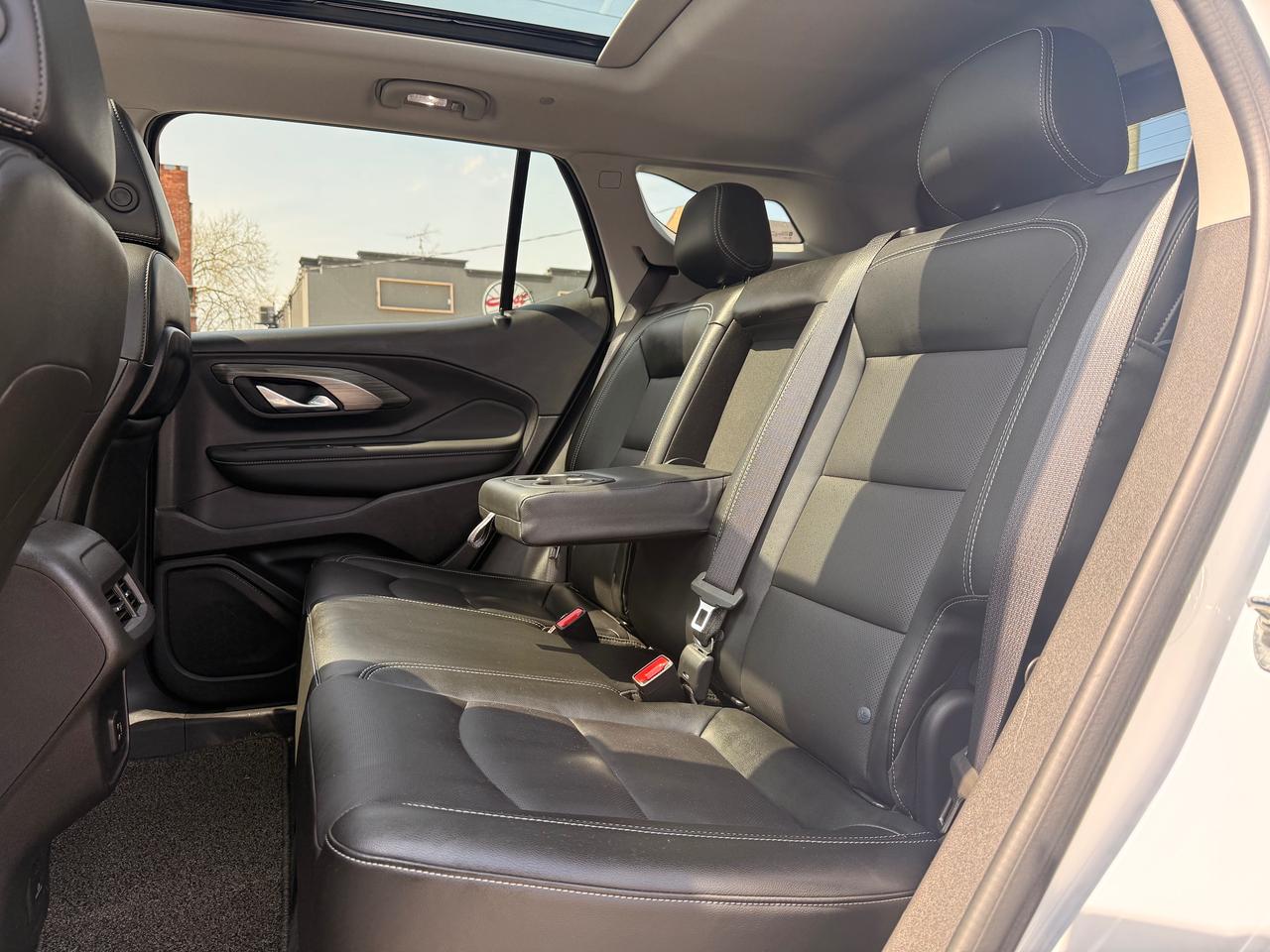 2024 GMC Terrain SLT Photo