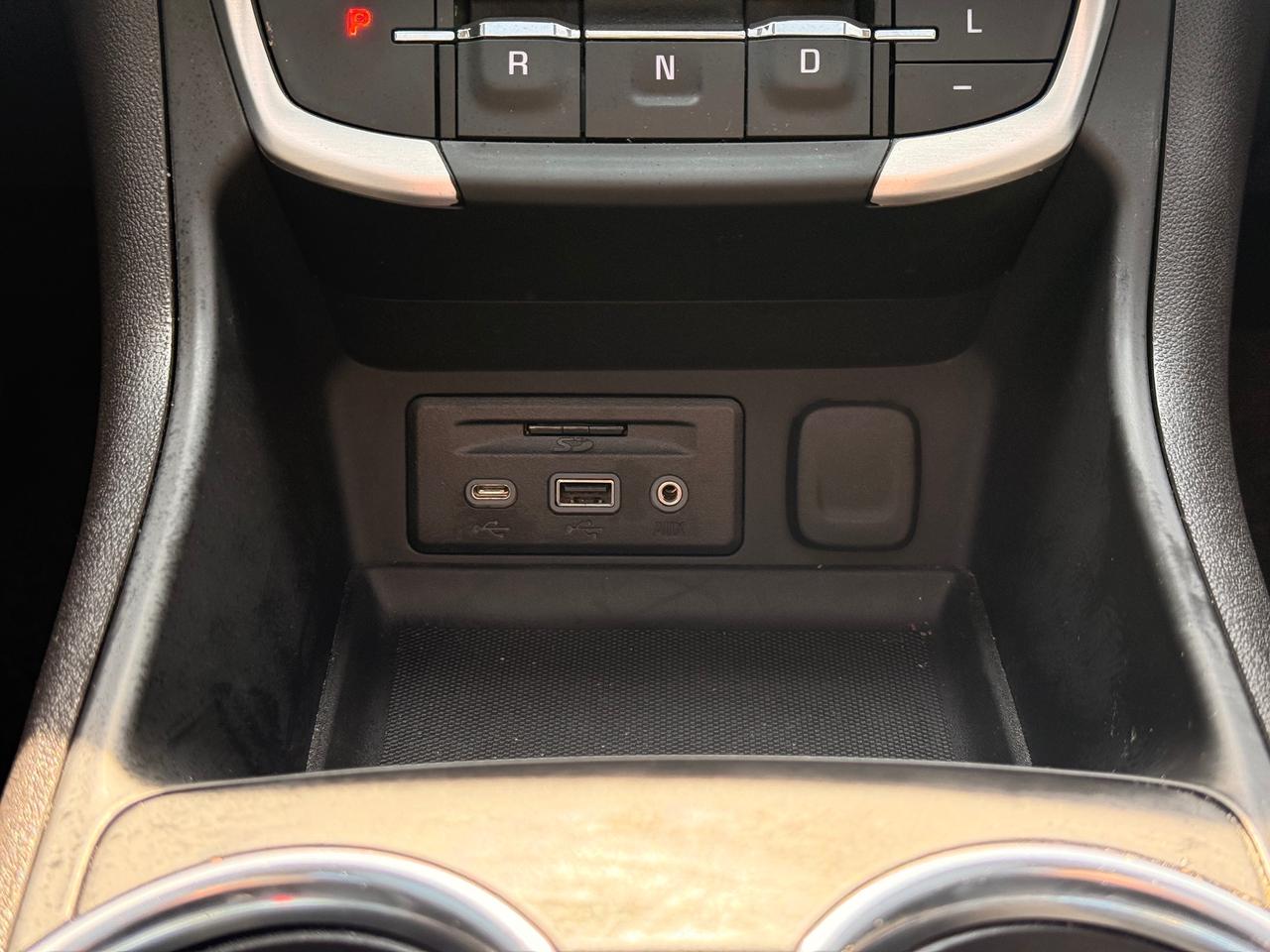 2024 GMC Terrain SLT Photo