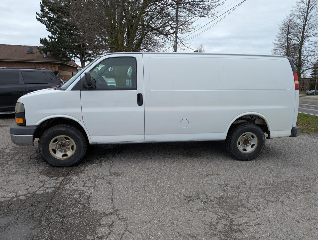 2009 GMC Savana 2500 "WORK or PLAY" certified + FREE 6M warranty Photo3