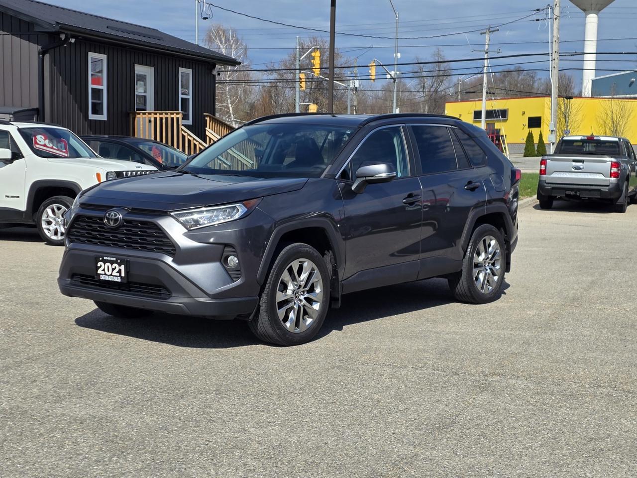 2021 Toyota RAV4 XLE AWD Photo0