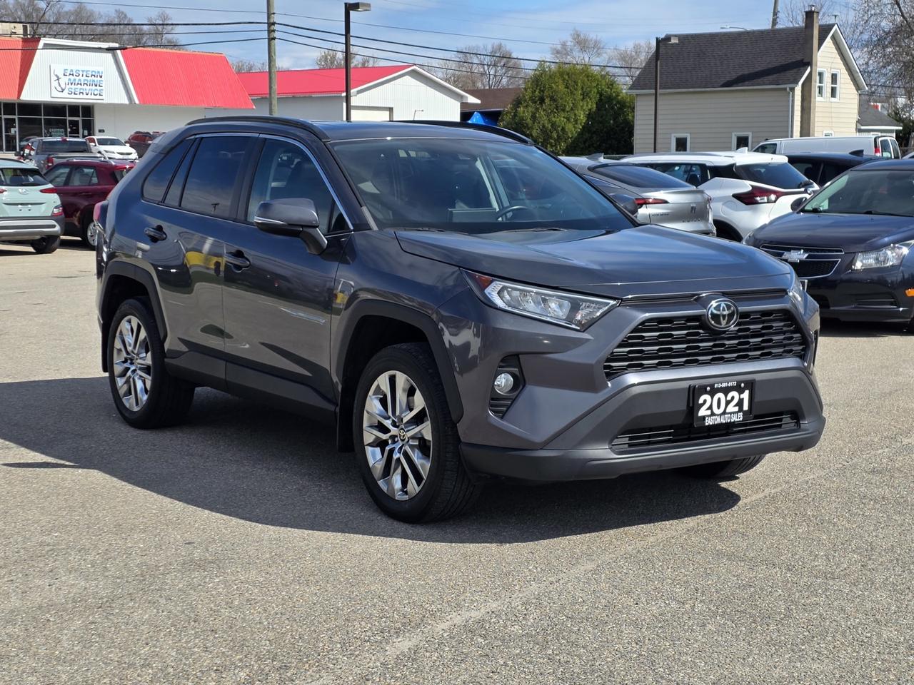 2021 Toyota RAV4 XLE AWD Photo2