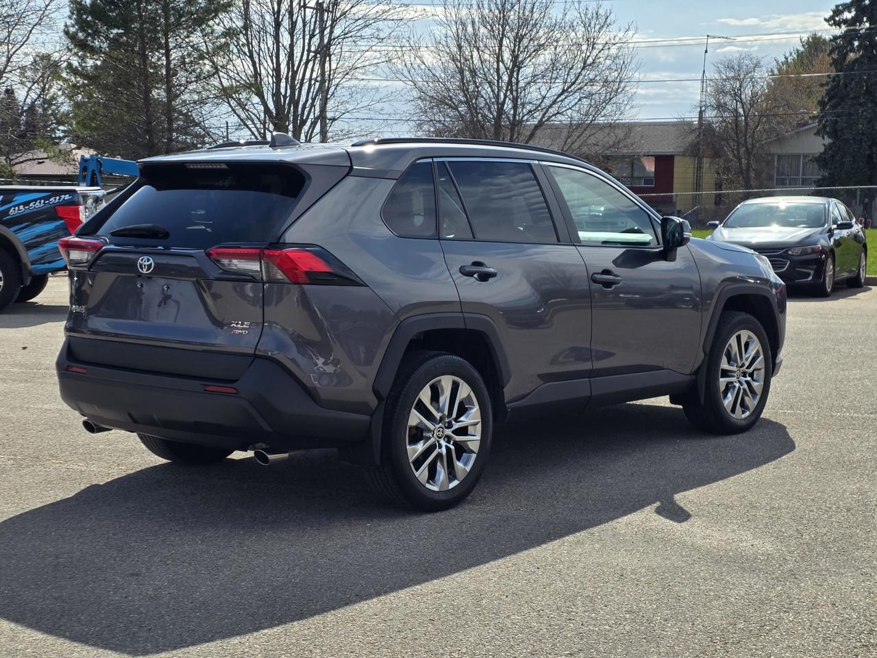 2021 Toyota RAV4 XLE AWD Photo4