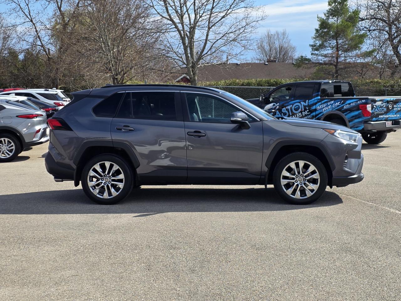 2021 Toyota RAV4 XLE AWD Photo3