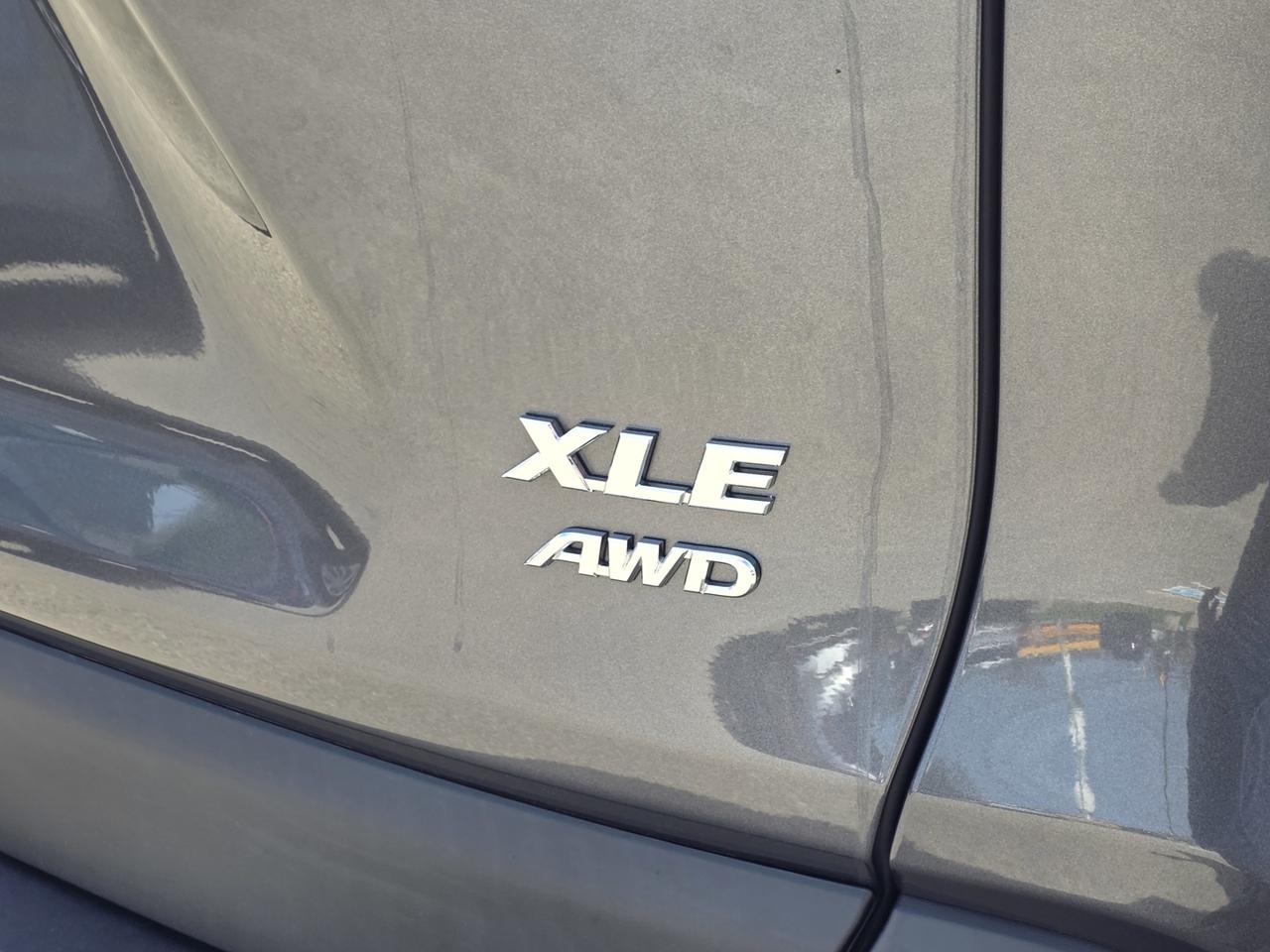 2021 Toyota RAV4 XLE AWD Photo