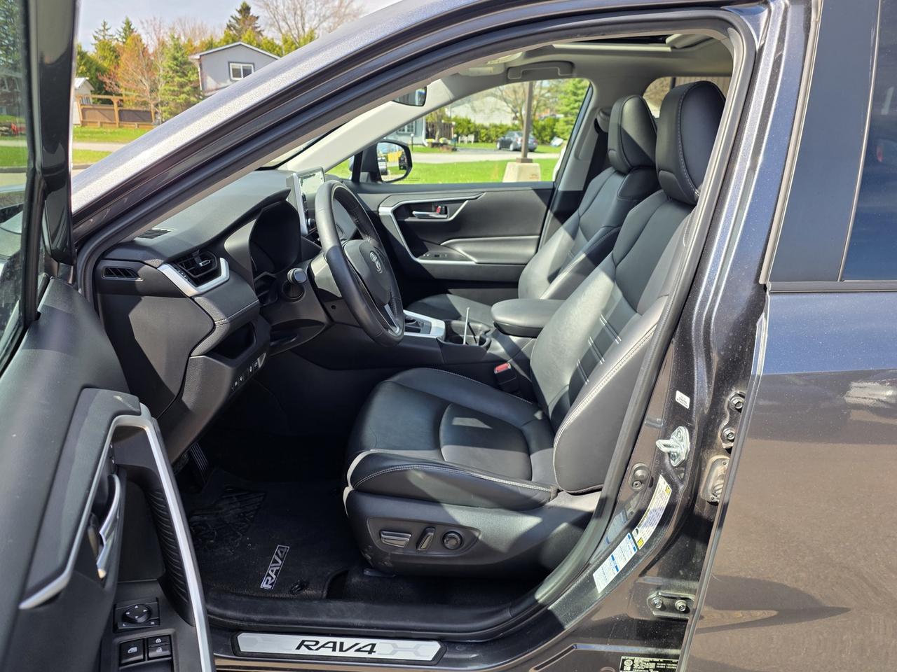 2021 Toyota RAV4 XLE AWD Photo