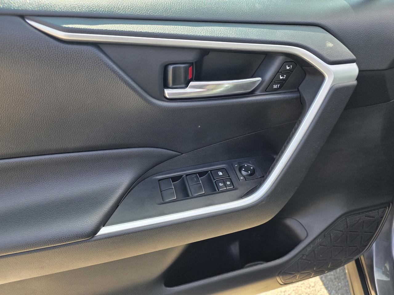 2021 Toyota RAV4 XLE AWD Photo