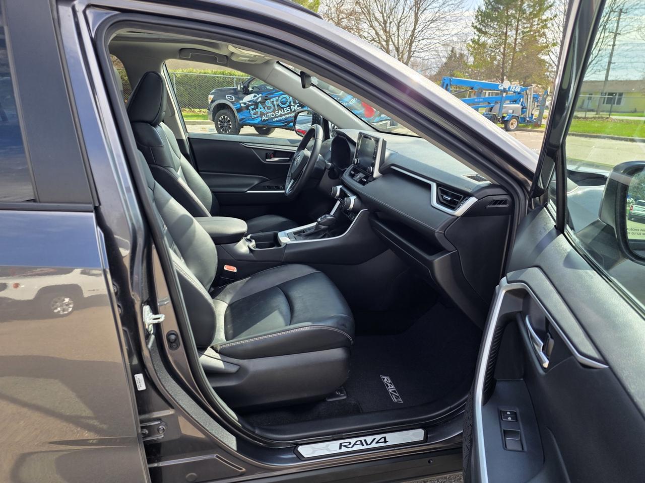 2021 Toyota RAV4 XLE AWD Photo