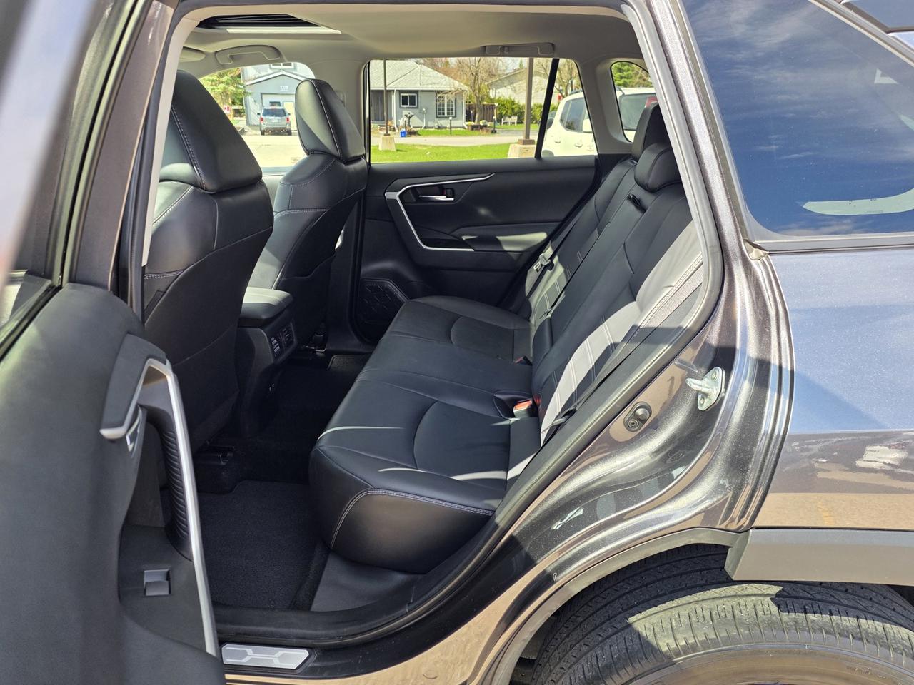 2021 Toyota RAV4 XLE AWD Photo