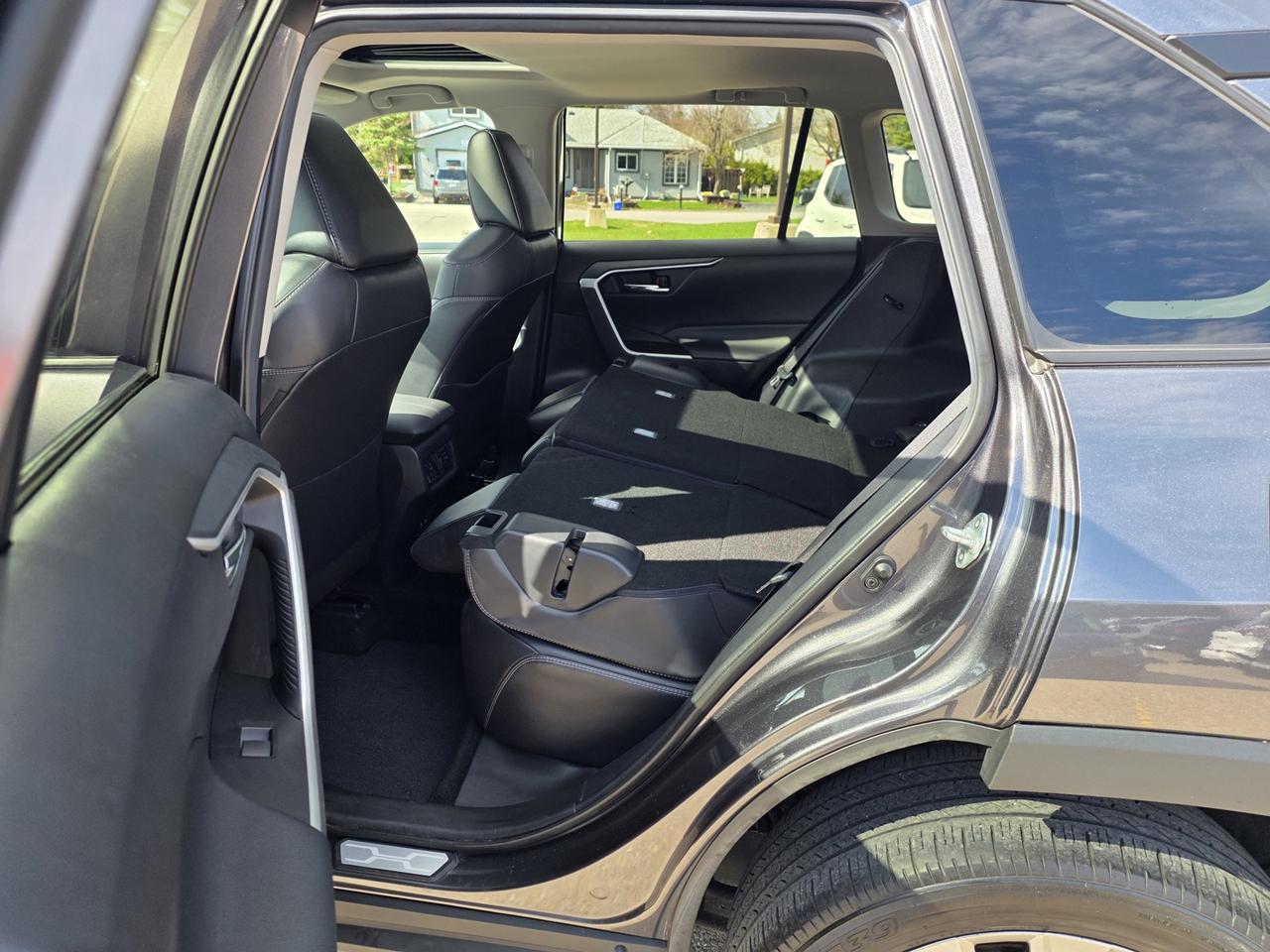 2021 Toyota RAV4 XLE AWD Photo