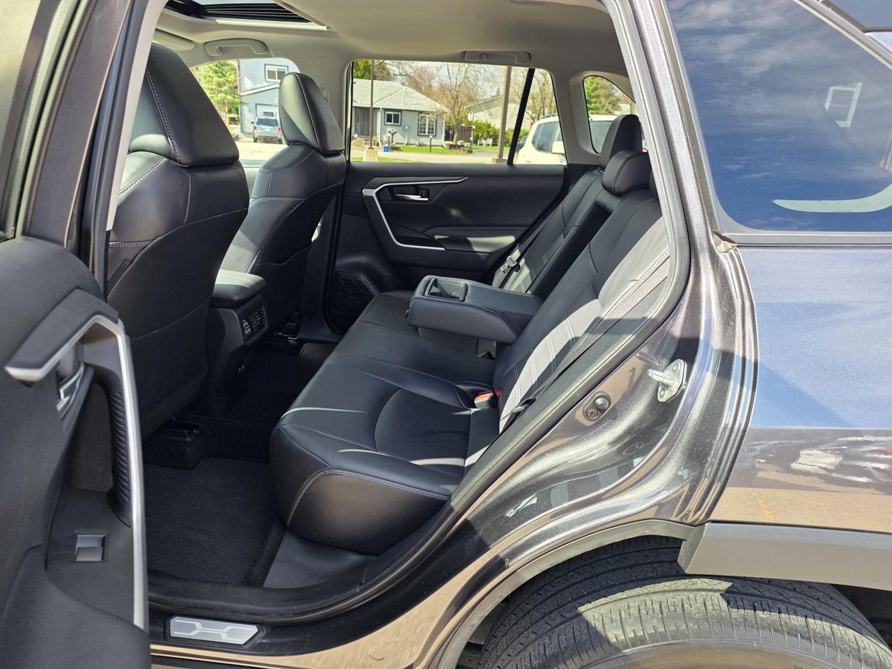 2021 Toyota RAV4 XLE AWD Photo