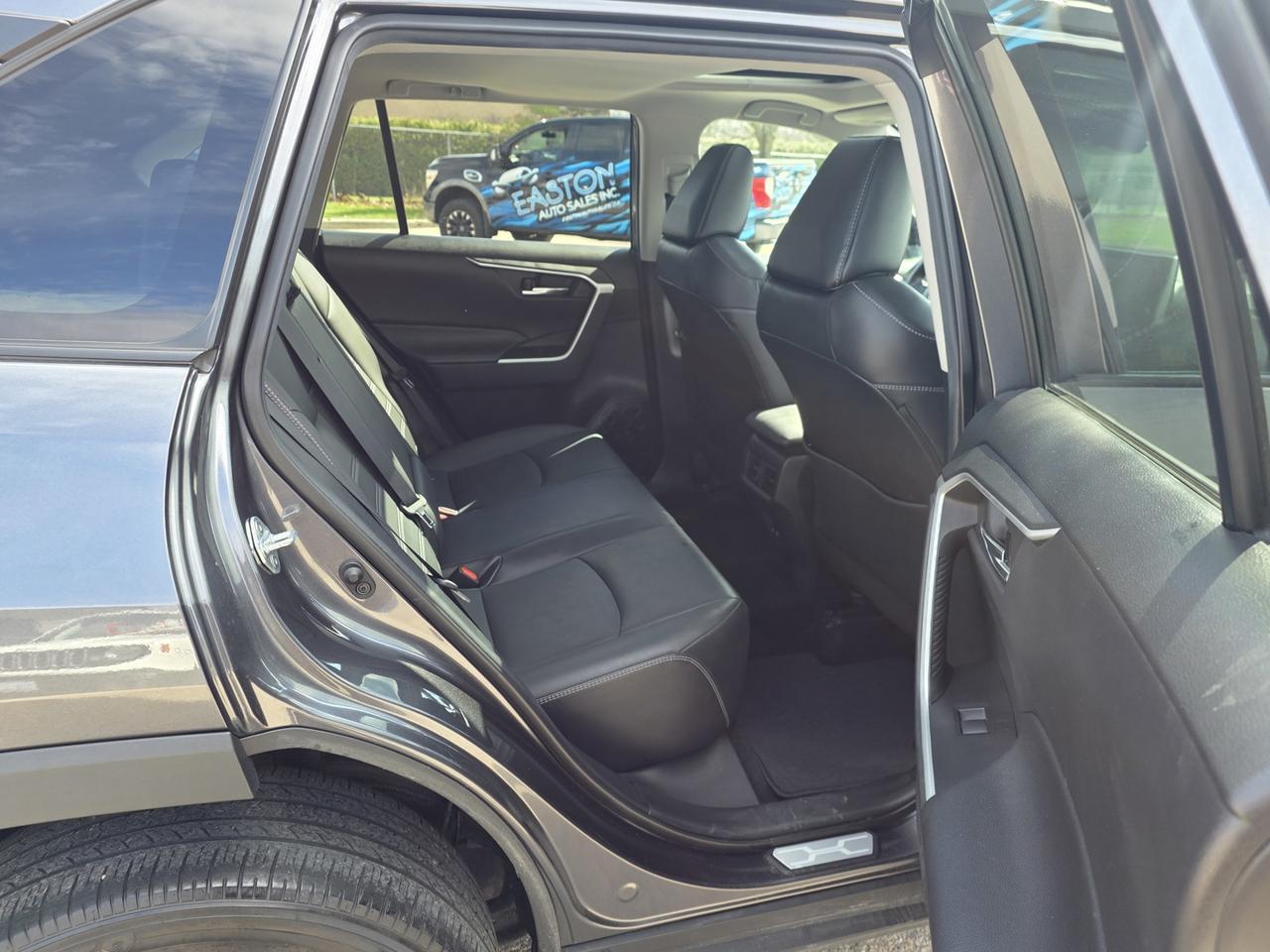 2021 Toyota RAV4 XLE AWD Photo