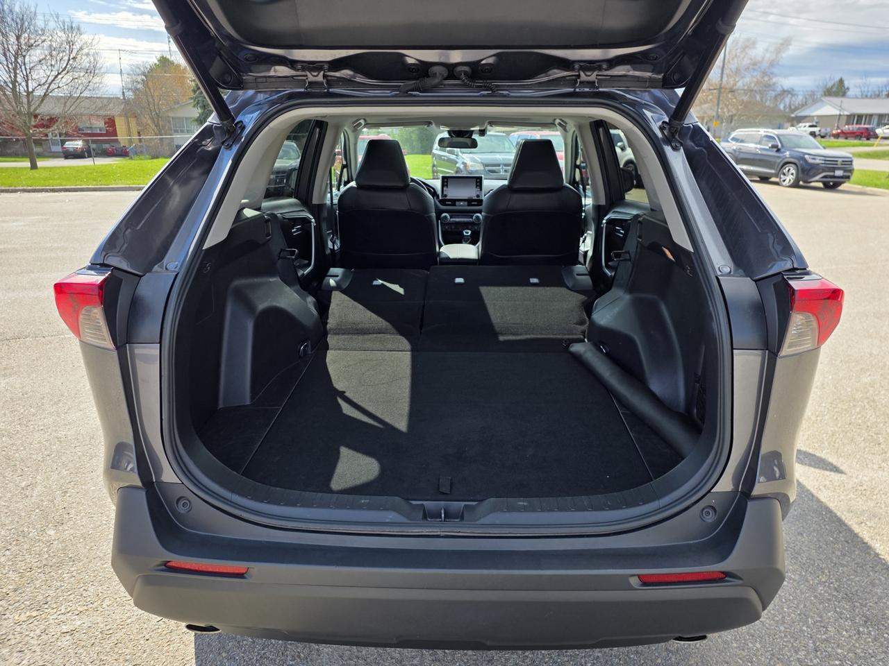 2021 Toyota RAV4 XLE AWD Photo