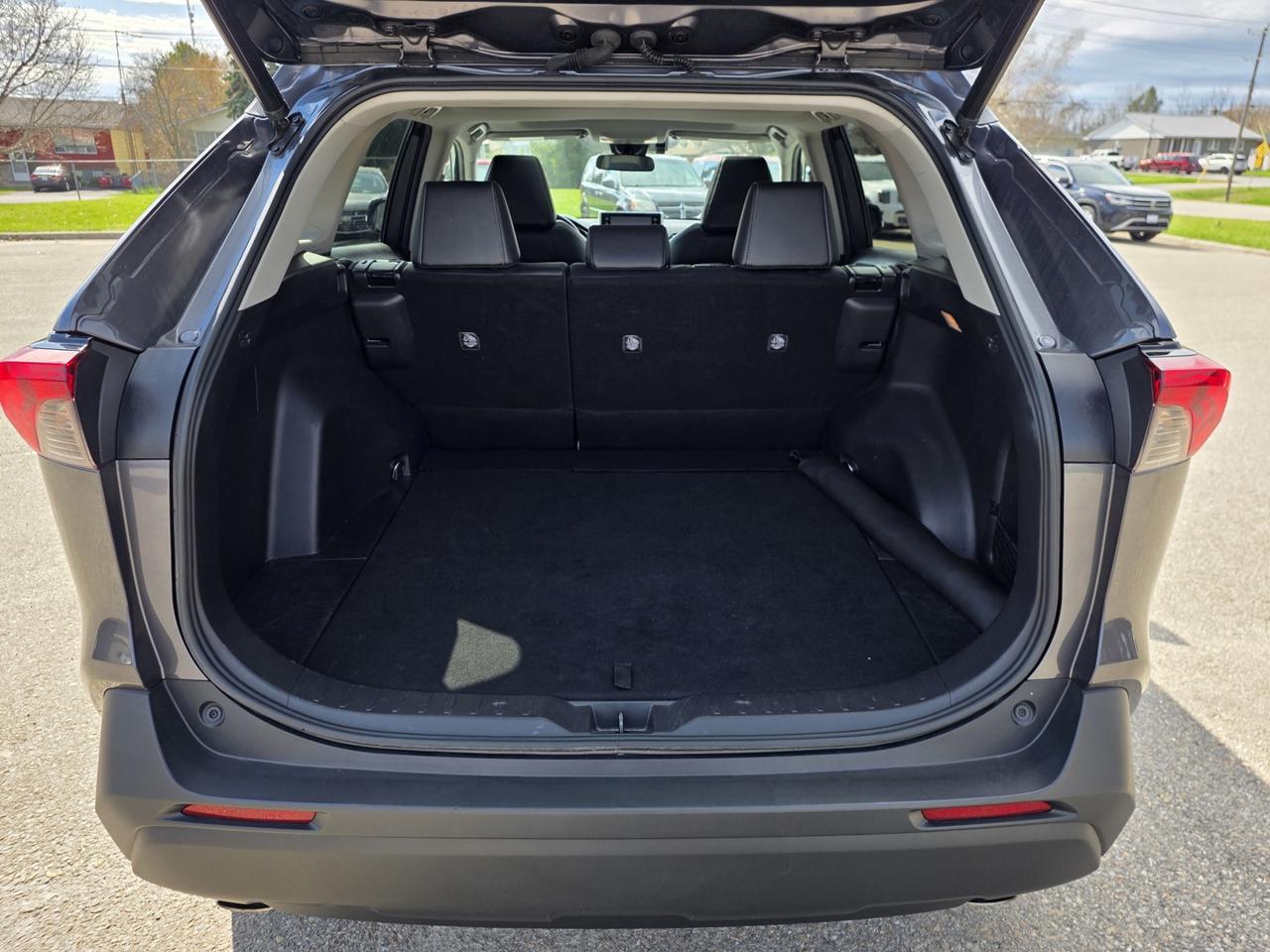 2021 Toyota RAV4 XLE AWD Photo