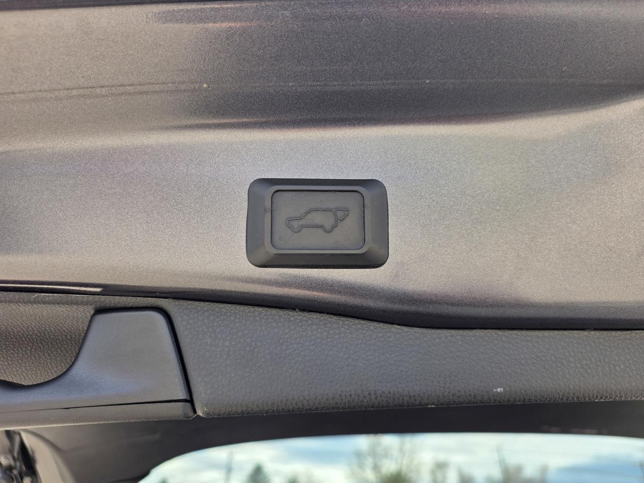 2021 Toyota RAV4 XLE AWD Photo