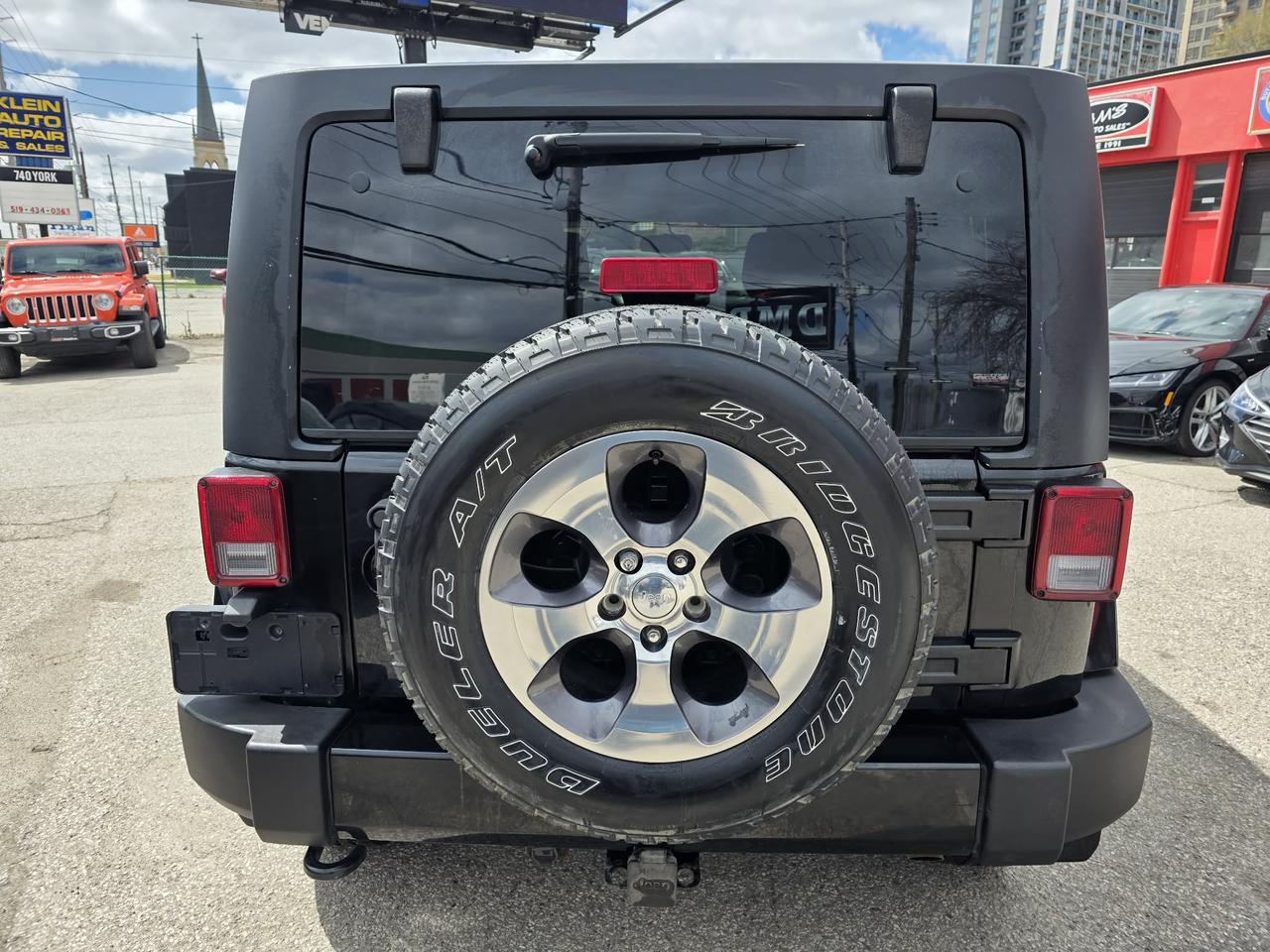 2016 Jeep Wrangler Unlimited Sahara Photo4