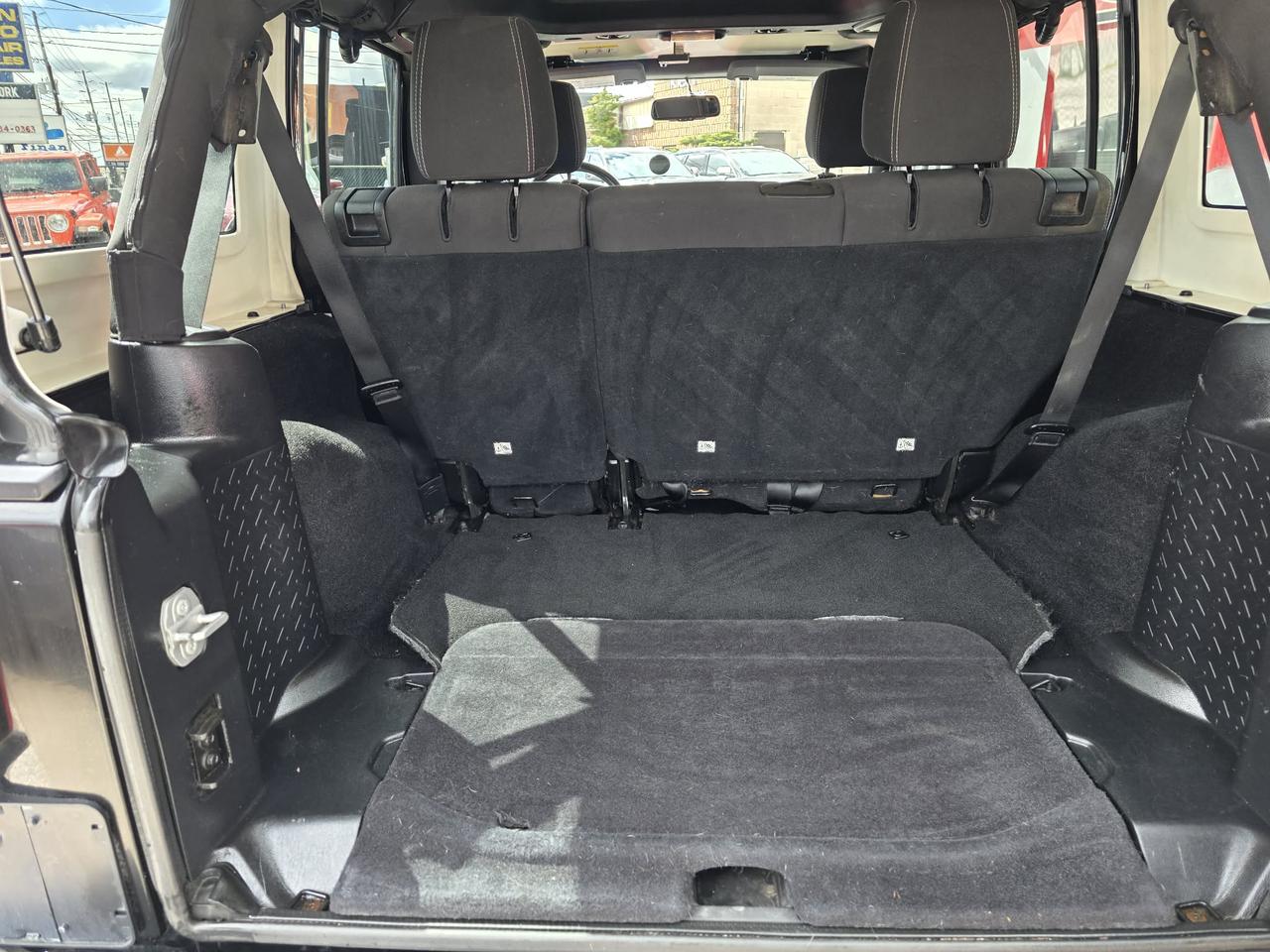 2016 Jeep Wrangler Unlimited Sahara Photo